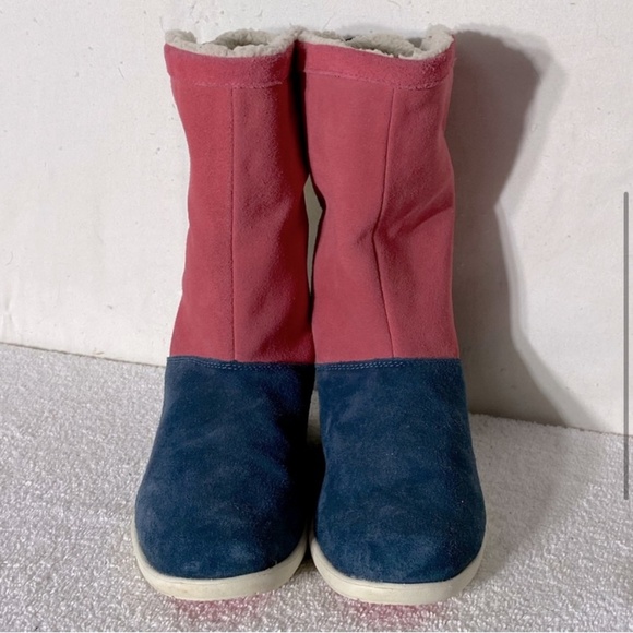 Crocs Red Navy Adela Fold Over Fuzz Bootie 7 - Picture 3 of 16